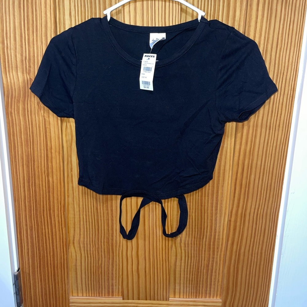 Black strappy crop top size M
